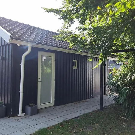 Beach-Near Cozy Cottage Hollviken Exterior photo